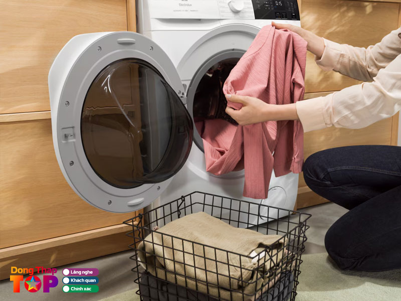 Cach-chon-may-say-quan-ao-phu-hop-voi-gia-dinh-ban-dongthaptoplist