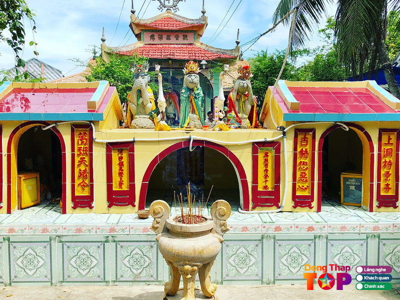 Nhung-hoat-dong-noi-bat-khi-tham-quan-chua-la-sen-dongthaptoplist