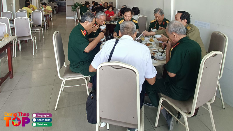 Vi-sao-nen-chon-cong-ty-tnhh-dich-vu-nha-hang-ngoc-lan-nha-hang-ngoc-lan-1-dongthaptoplist