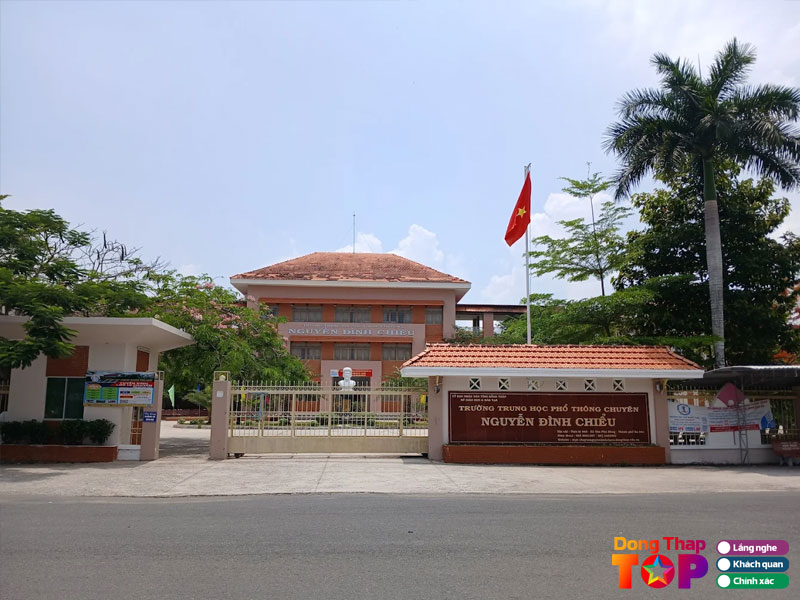 Truong-thpt-chuyen-nguyen-dinh-chieu-dongthaptoplist